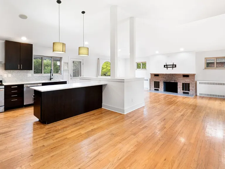 2576 Krameria St — Photo 3