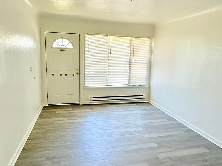 415 11th Street Pl — Photo 2