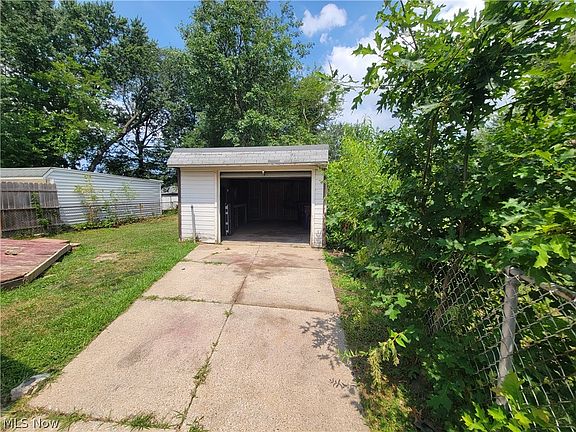 3rd image of 11816 Milligan Ave