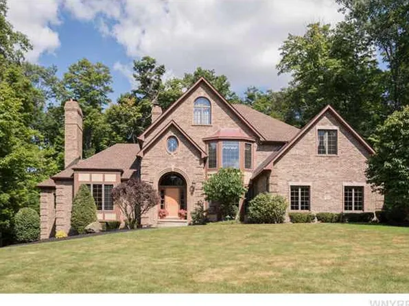 50 Hillsboro Dr, Orchard Park, NY 14127