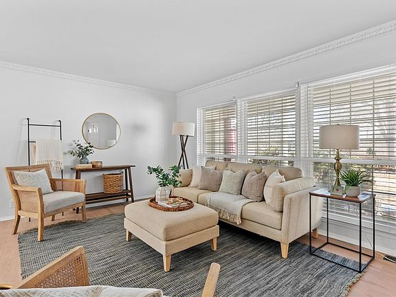 3rd image of 980 Saddle Dr