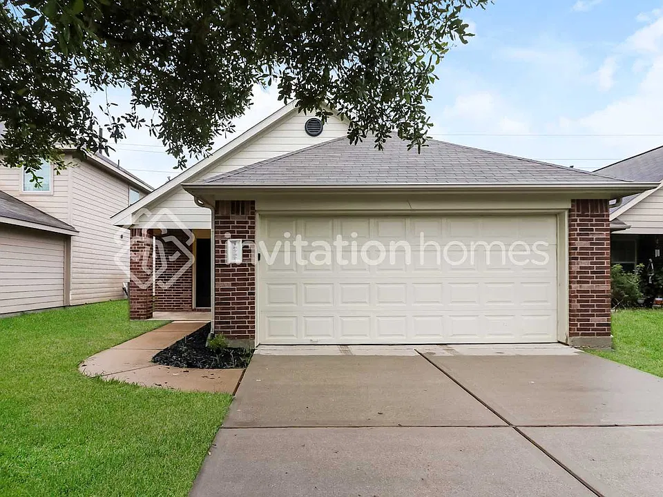 18742 Dennington Dr