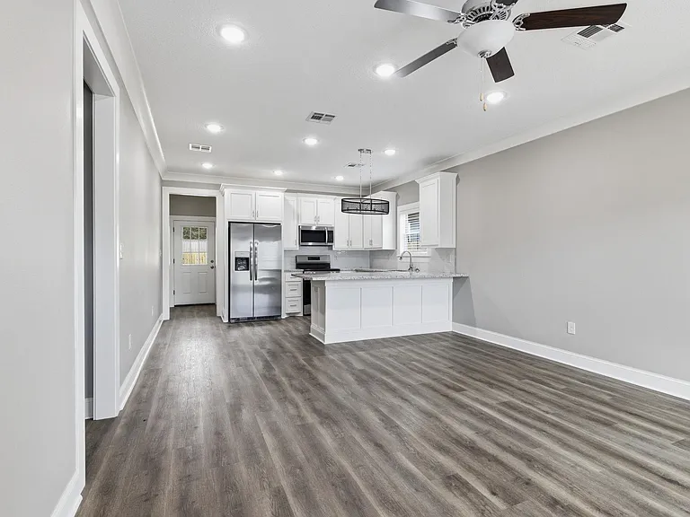 309 S Lyles St — Photo 2