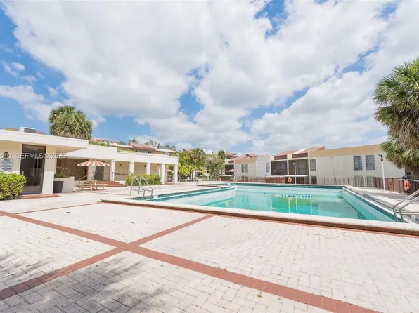 8870 Fontainebleau Blvd, Miami, FL