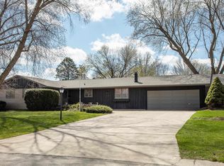 908 1st St NE, Oelwein, IA