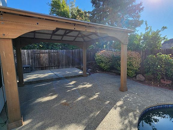 5th image of 5013 Bradford Dr