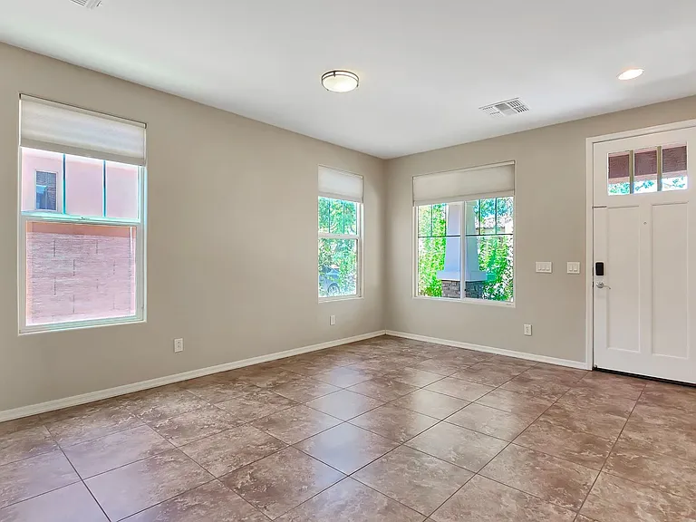 20737 W Valley View Dr — Photo 11
