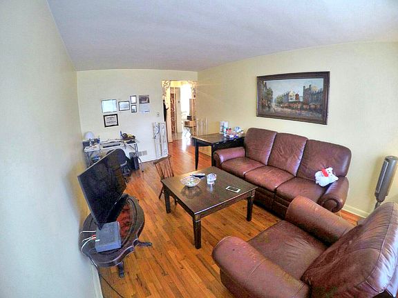 3rd image of 4189 E Tremont Ave