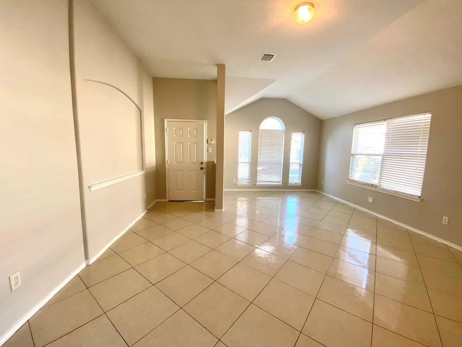 3 bed, 2.0 bath, 1518 sqft, $1,800 — Photo 3