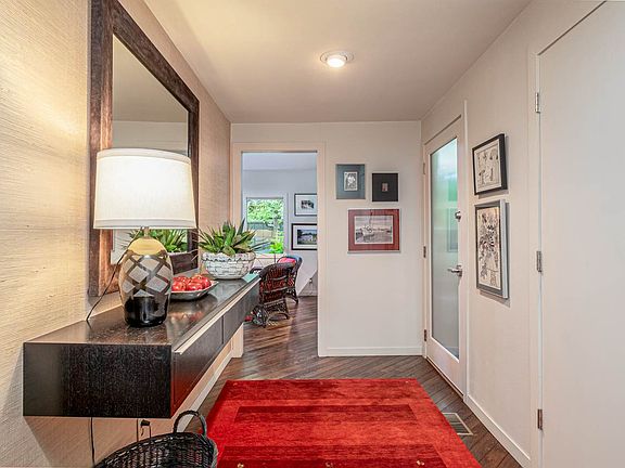 3rd image of 1923 E Rockwood Blvd