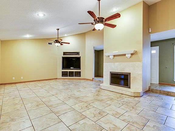 3rd image of 3306 Briargrove Ln