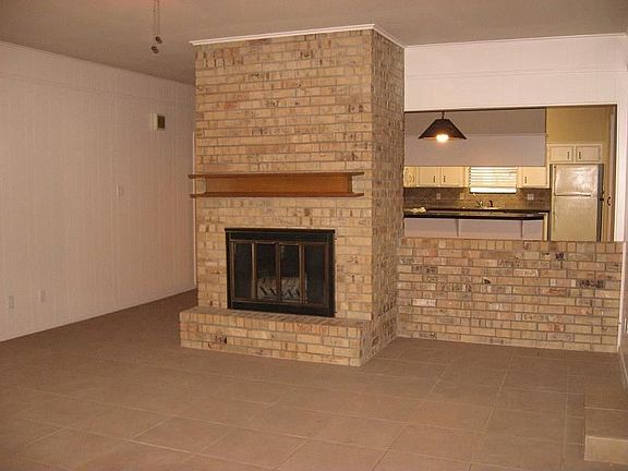3rd image of 132 Royal Oaks St