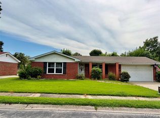 2701 Headland Dr, Saint Charles, MO 63301