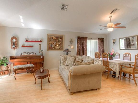 5th image of 11016 Laurel Brook Ct