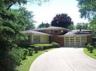 919 S Tower Dr, Mount Prospect, IL 60056