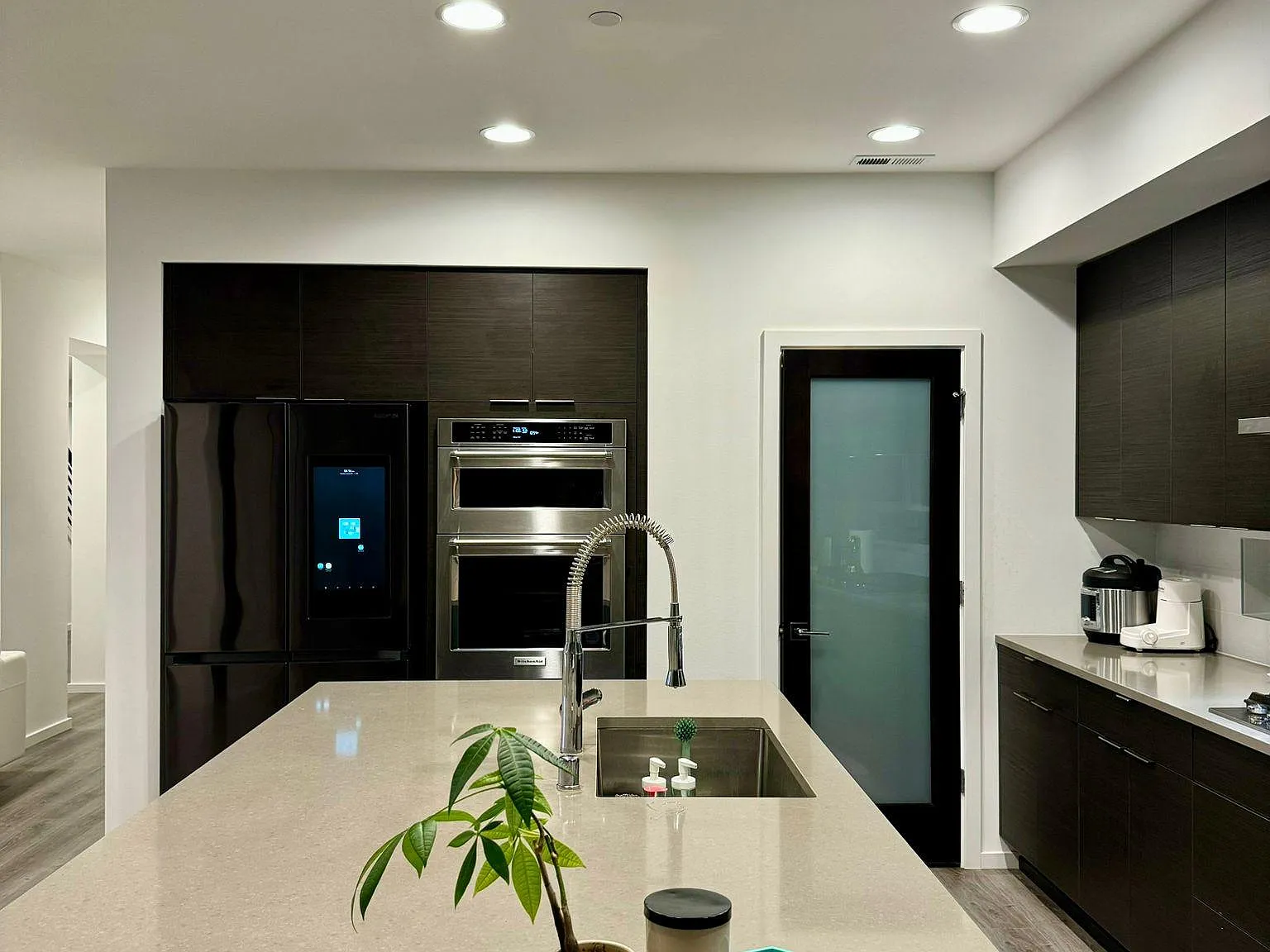 5 bed, 3111 sqft, $4,195 — Photo 2