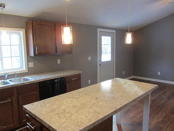 3rd image of 13393 Grand River Dr SE