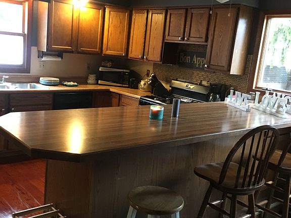4th image of 216 Cedar Ct