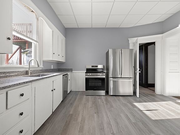 4th image of 275 Market St APT A