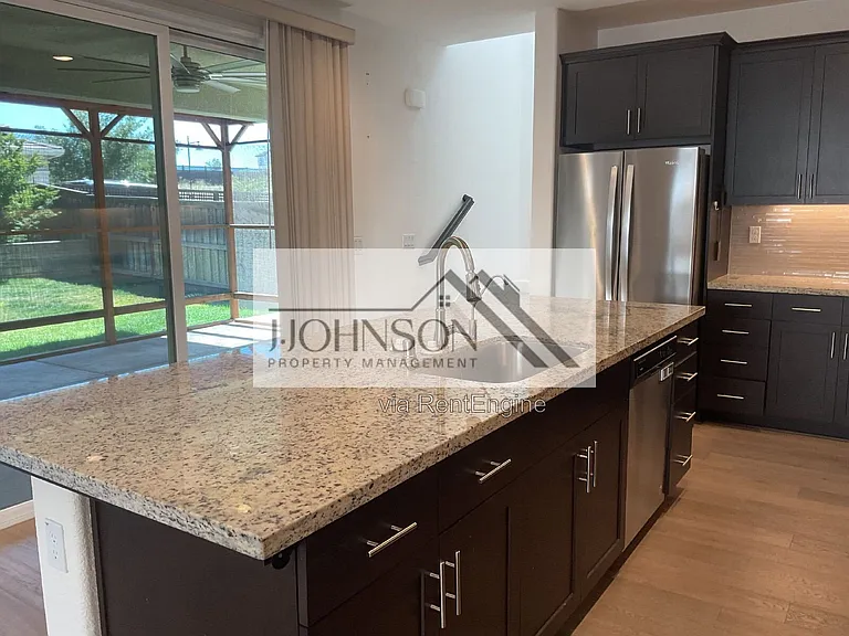 1671 Mulholland Dr — Photo 3