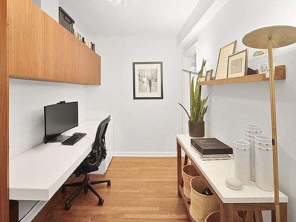 4th image of 302 W 12th St APT 3A