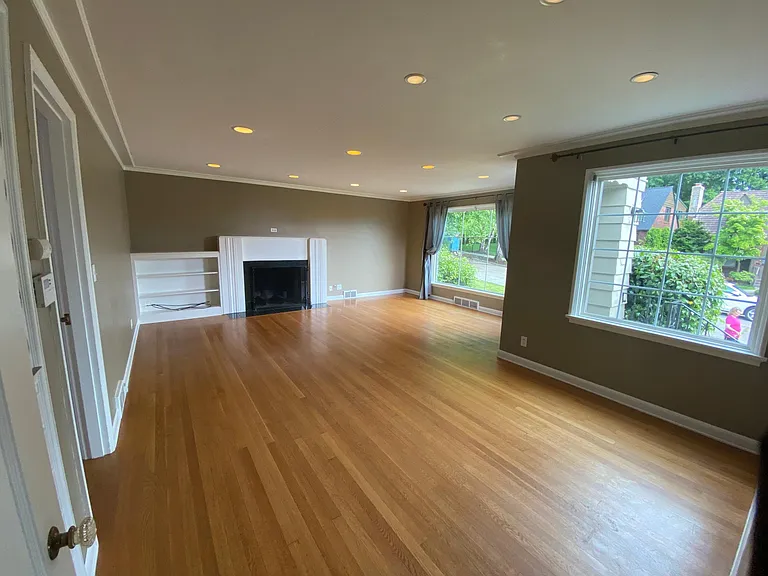 4334 NE 44th St — Photo 7