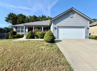 1303 Cottonwood Ave, Pleasant Hill, MO 64080