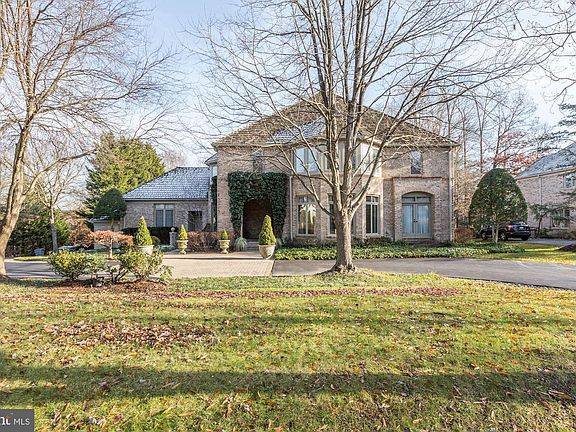 2nd image of 9852 Avenel Farm Dr