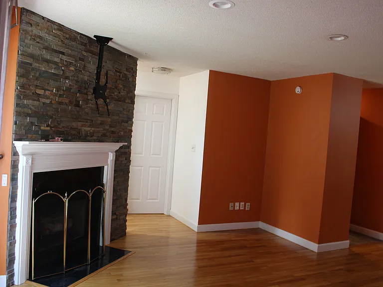 75 Florence Way — Photo 7