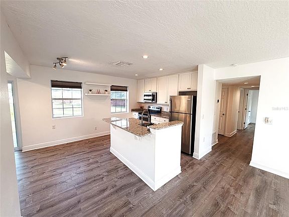 3rd image of 904 Kensington Dr