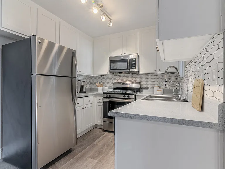 Shoreline Apartments — Photo 24