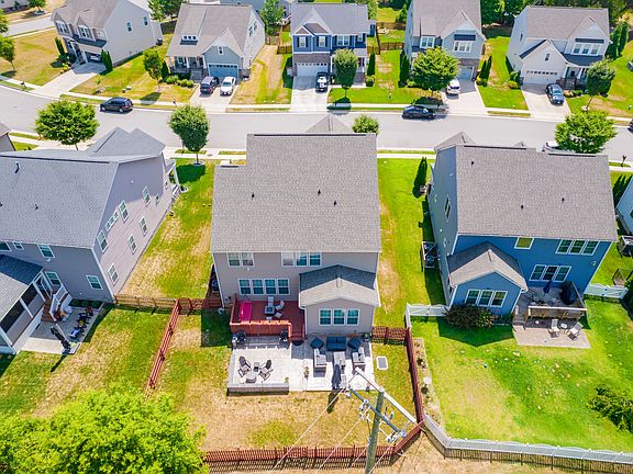 3rd image of 9535 Thornecrest Dr