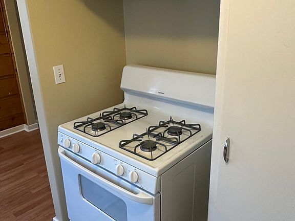 5th image of 909 E St