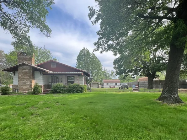 702 High St, Henryetta, OK 74437