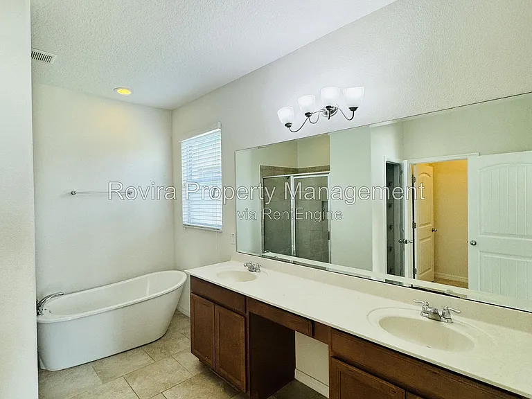 3221 Olivia Breeze Dr — Photo 13