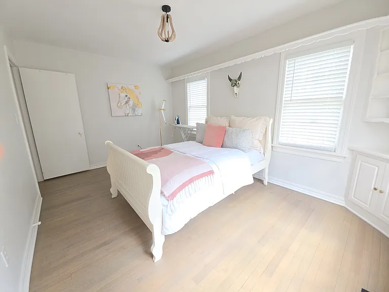 1107 Woodlawn Pl — Photo 5