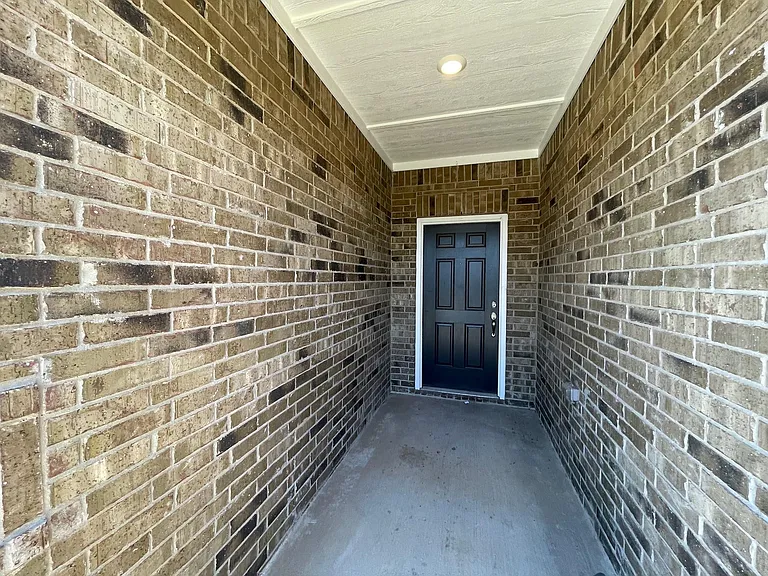1921 Belmont Ln — Photo 15