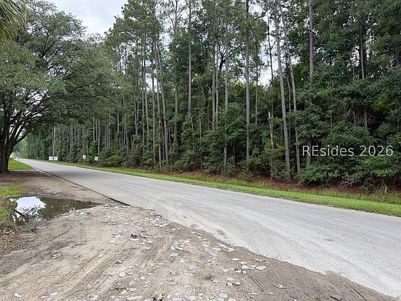 3rd image of Lowcountry Dr