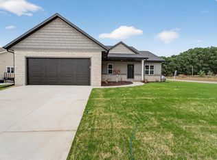 709 Prairie Ln, Mazomanie, WI 53560