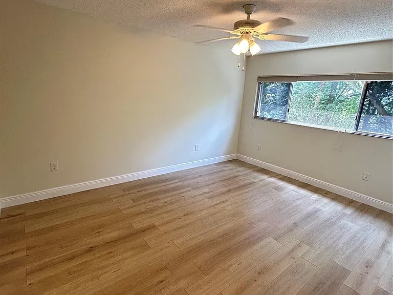 900 SW 142nd Ave #202L — Photo 16