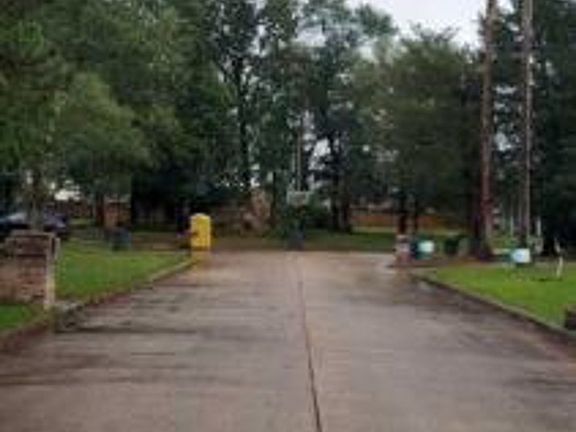 Exterior Neighborhood (street photo)