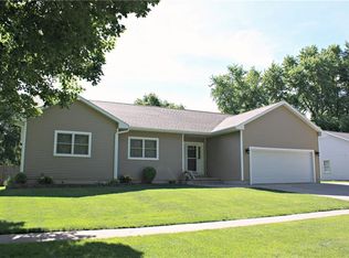 550 NE Cherry Ave, Earlham, IA 50072