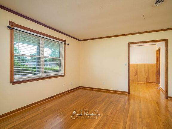 3rd image of 3677 Beagles St