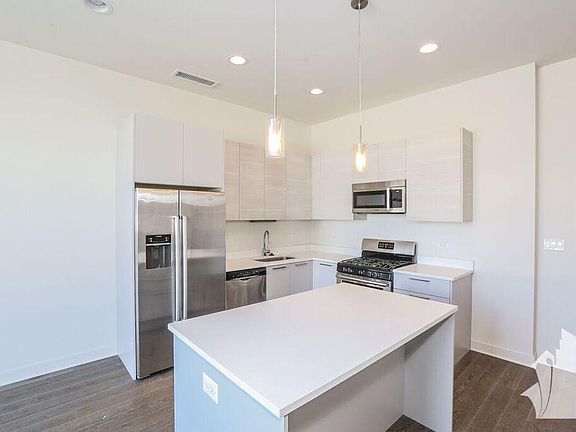 2nd image of 858 N Franklin St #Three0six