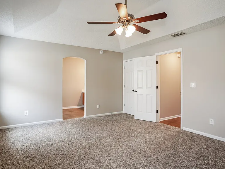 1976 Hunters Trace Cir — Photo 11