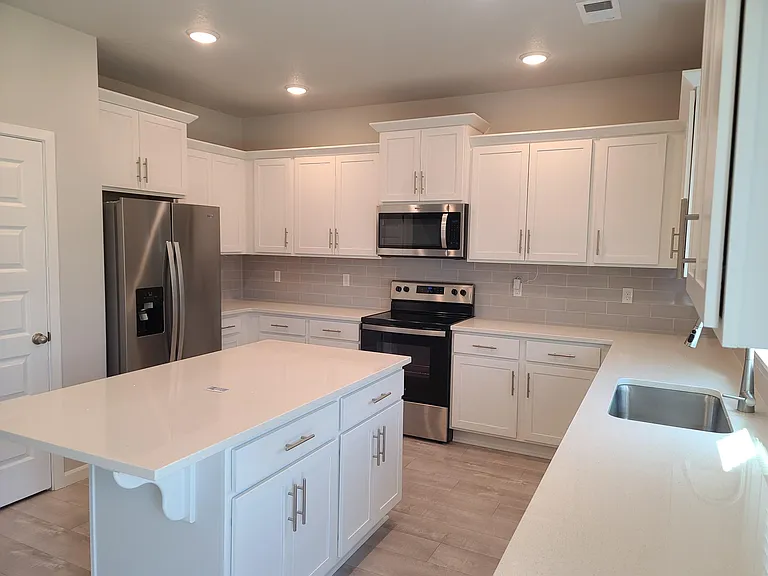 695 E Erica St — Photo 10