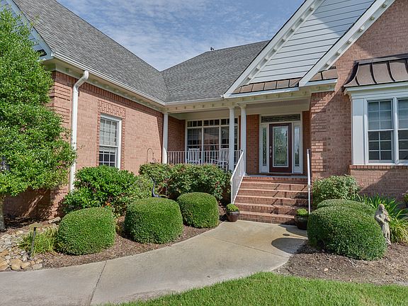 3rd image of 432 Thistley Ln