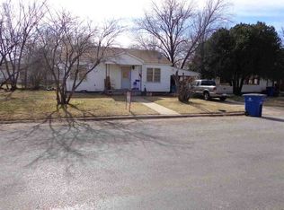 610 Grimes Ave, Comanche, OK 73529