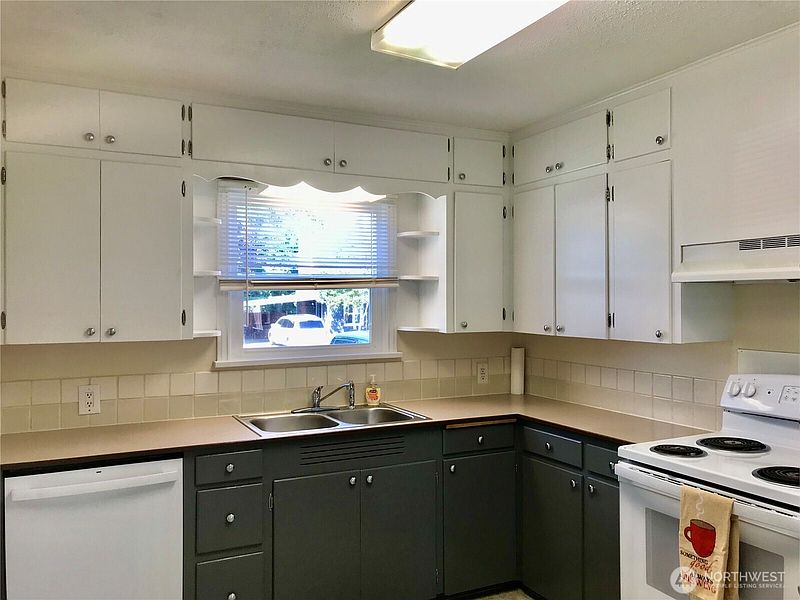 2nd image of 1033 Tyler Street
