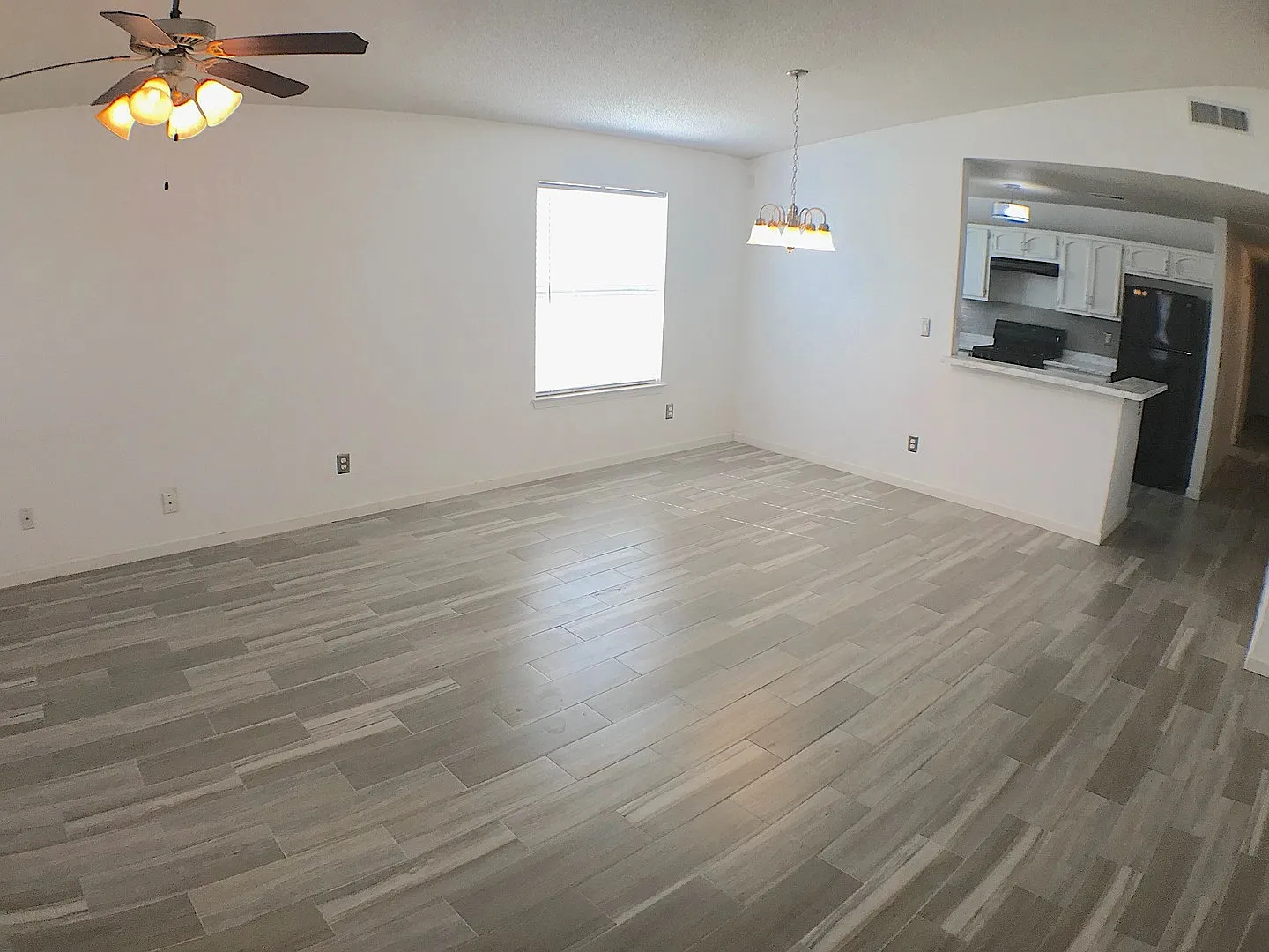 East El Paso 3bed/2bath Refrig A/C — Photo 4